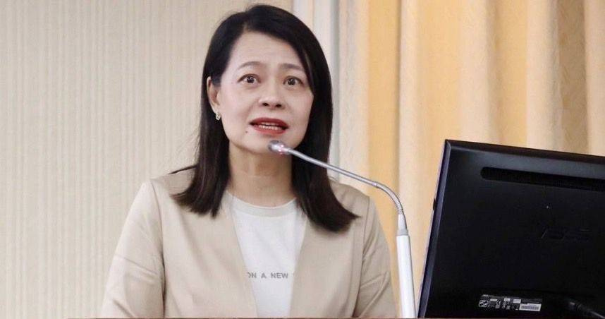 國民黨團書記長許宇甄批評，政府面對126萬名全職勞工年薪不到39萬元的數據，不應透過重新定義低薪淡化問題，而應提出改善薪資及生活負擔的具體對策。（圖／翻攝自許宇甄臉書）