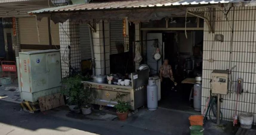 高雄市前鎮區一間古早味小吃攤近日出現衛生問題，82歲老闆夫婦因此決定退休「不賣了」。（圖／翻攝自Google Maps）