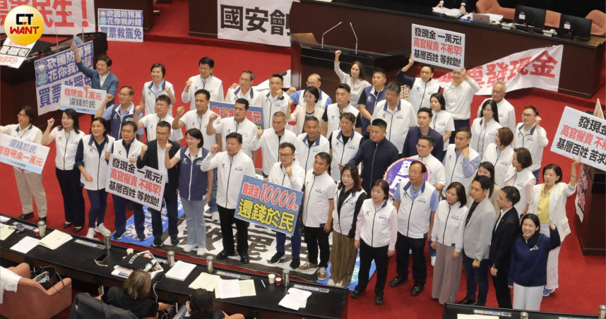 國民黨立法院黨團總召傅崐萁重申今年普發現金2萬元的主張。（資料圖／周志龍攝）