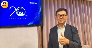 達麗建設董事長謝志長宣布擴大在美國的布局，並轉向商用不動產出租賺穩定收益，國內房市，他則認為明年會比今年好，市場總有剛需族，因此沒有悲觀權利。（圖／林榮芳攝）