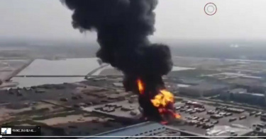 影/油罐車爆炸!烈火濃煙「直衝天際」民眾衣服整件炸光 網譏定時炸彈