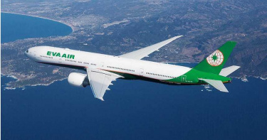 長榮高空驚魂!奧客占廁「拔燈管」攻擊空姐 正義哥挺身相救