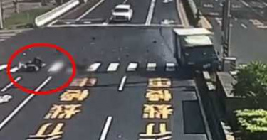 20歲女騎士橫越馬路遭貨車撞 噴飛三米遠傷重不治