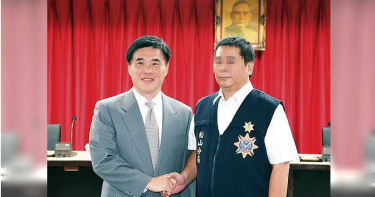 【巨富淪巨負4】模範警引薦「王立宏」 讓他全家借住2豪宅