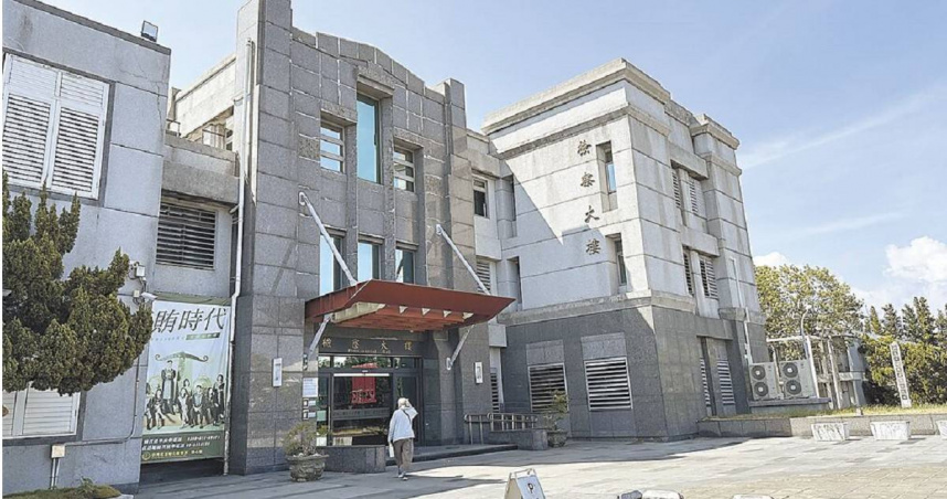 花蓮縣某國小林姓男代課老師去年8月至9月間，陸續躲在校內廁所內以手機偷拍29位女童如廁影像55次，花蓮地檢署15日全案偵查終結，除依法提起公訴，並建請法官從重量刑。圖為地檢署。（圖／中國時報羅亦晽攝）