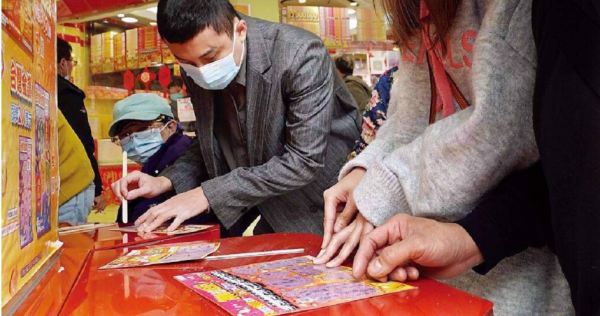 台灣彩券公司今（2）日透露，累計至昨日止，「1200萬大吉利」這款刮刮樂已被刮出3個頭獎1200萬元。（圖／報系資料照）