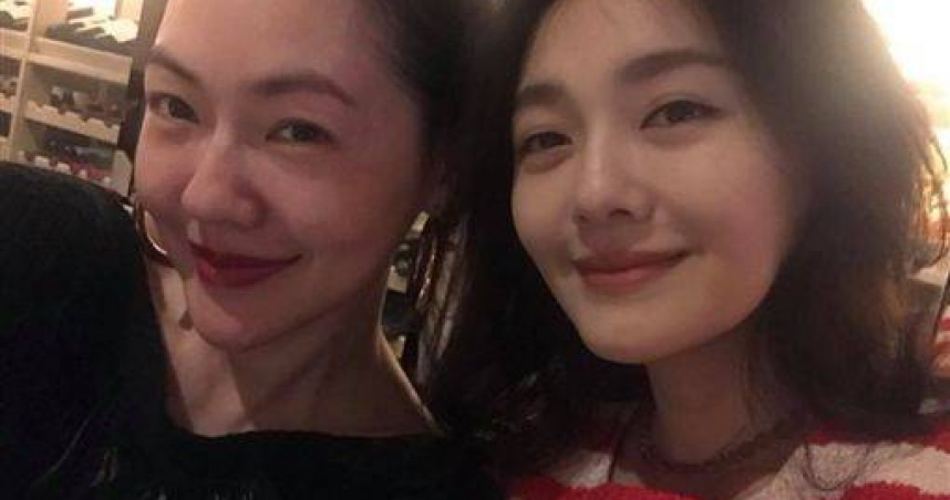 大S(圖右)在日本感染流感併發肺炎猝逝，妹妹小S已發文證實。（圖／小S臉書）