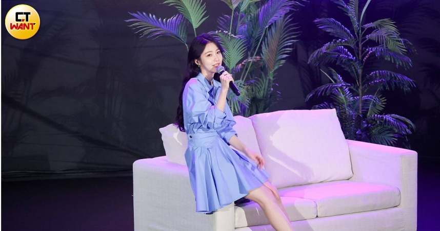 辛叡恩今於三重綜合體育館舉辦見面會，她演唱韓文版的〈Lemon Tree〉為演出揭開序幕。（圖／林士傑攝）