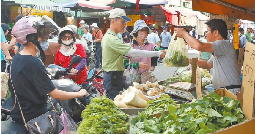 颱風、豪雨導致菜價上漲。（圖／報系資料照）
