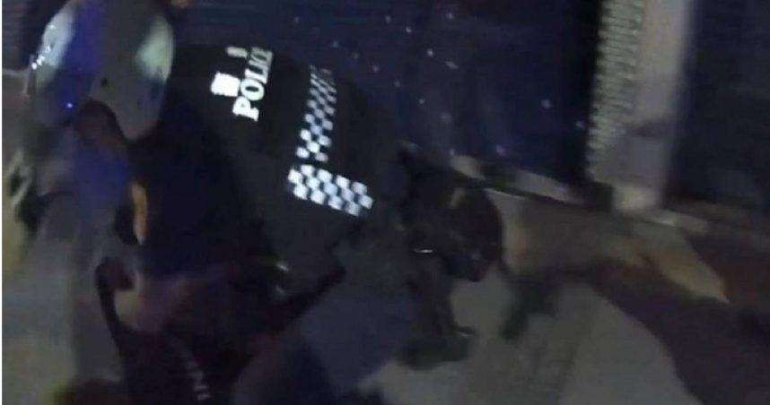 員警見徐男情緒過於激動，立即以柔道技將男子迅速控制。（圖／翻攝照片）