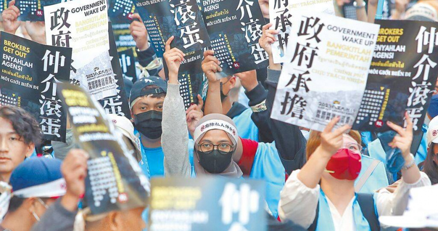 學者直言，受到少子化影響，未來擴大開放移工或中階技術人力勢不可擋。圖為2023年移工集體大遊行。（圖／本報資料照片）