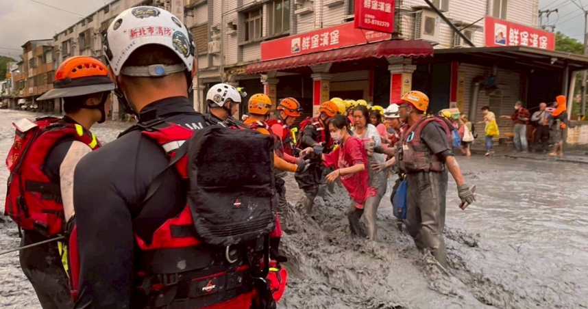 花蓮光復鄉遭洪水淹沒，最新搜救進度出爐17人仍失聯。（圖／翻攝畫面）