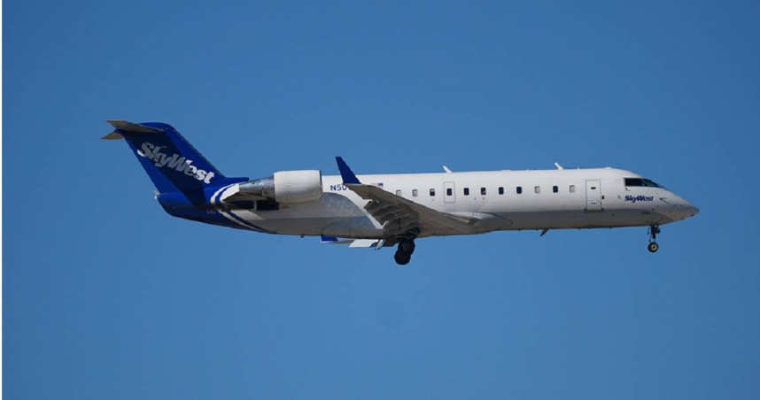 一架原定飛往洛杉磯的美國天西航空（SkyWest Airlines）客機，起飛後不久就因為機艙遭人試圖闖入，導致機師決定立刻掉頭折返。（圖／達志／美聯社）