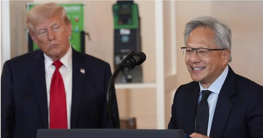 川普（Donald Trump）將於29日與輝達（NVIDIA）執行長黃仁勳會面。（圖／達志／美聯社）