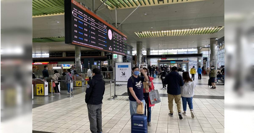 台灣高鐵11月10日起將進一步落實對號座旅客提早1小時以上搭車、先行換票規定。示意圖。（圖／本報資料照片）