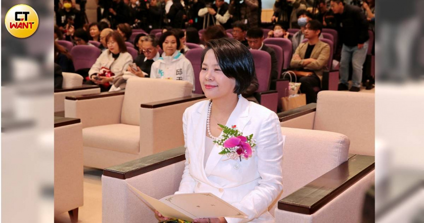 民眾黨立委李貞秀表示，希望內政部長劉世芳能以民生福祉為考量，不要用政黨鬥爭來思考。（圖／周志龍攝）