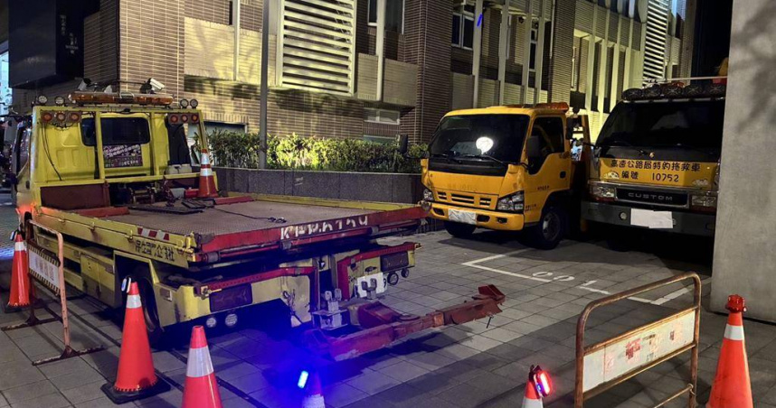 「拖吊蟑螂」僅拖吊幾公里卻收取高額費用。（圖／翻攝畫面）