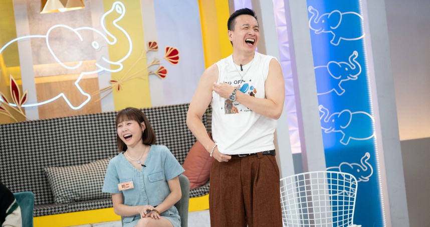 小鐘展示手臂線條，哀喊錢太難賺。（圖／東森提供）