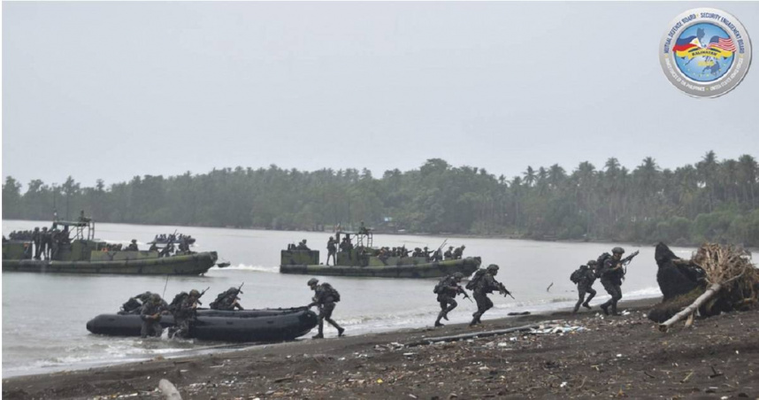 圖為2025年，菲律賓海軍陸戰隊參加美菲「肩並肩」聯合軍演。（圖／達志／美聯社）