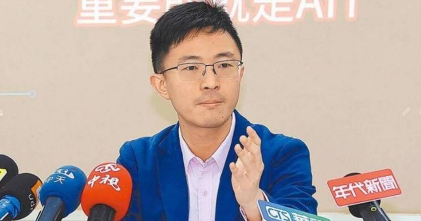 侯漢廷表示，「果然藍白提案叫賣台，綠營照抄叫愛台；在野主張叫亂政，執政轉彎叫德政」。（圖／報系資料庫）
