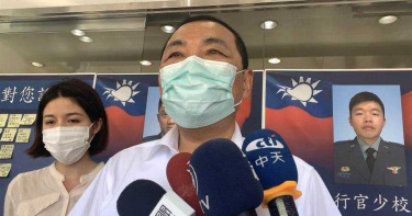 陸航特2飛官殉難 新北市長侯友宜親往桃園靈堂致意