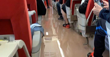 台鐵普悠瑪車廂遭控漏水+積水 原因竟是馬桶水管爆裂