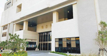 惡警霸凌小學妹「逼當小三」!潑飲料、逼下跪5分鐘 女警反應竟遭調職