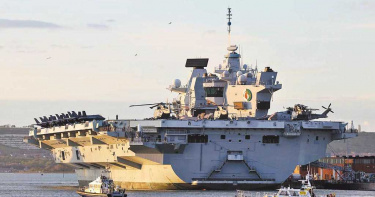 已駛抵印度洋，正朝太平洋行駛的英國皇家海軍航空母艦「伊莉莎白女王號」，傳出艦上約有100名官兵感染新冠肺炎。（圖／摘自英國皇家海軍推特）