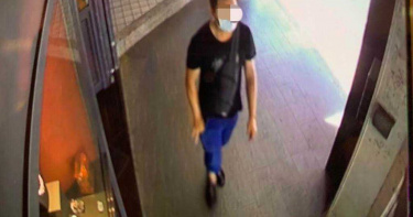 超惡劣!男稱「找朋友」尾隨妙齡女返家 竟推倒她噴辣椒水強搶手機