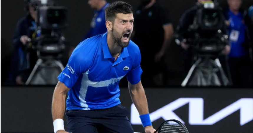 喬柯維奇擊敗阿卡瑞茲後，興奮為自己慶祝。（圖／美聯社）