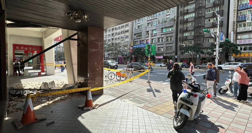 北市原住民族語言研究發展基金會24日下午驚傳建築物柱子崩落傾斜情形。（圖／翻攝畫面）