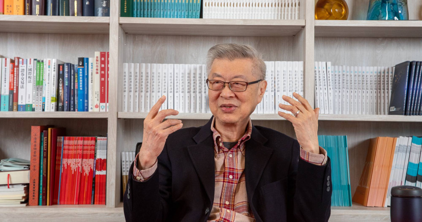 新世代金融基金會董事長陳冲認為，川普要廢除的DEI，只要無人濫用多元名義，其實不需要假借DEI，政策上刻意抹平差距，製造立足點的平等（equal footing）假象。（圖／劉耿豪攝）