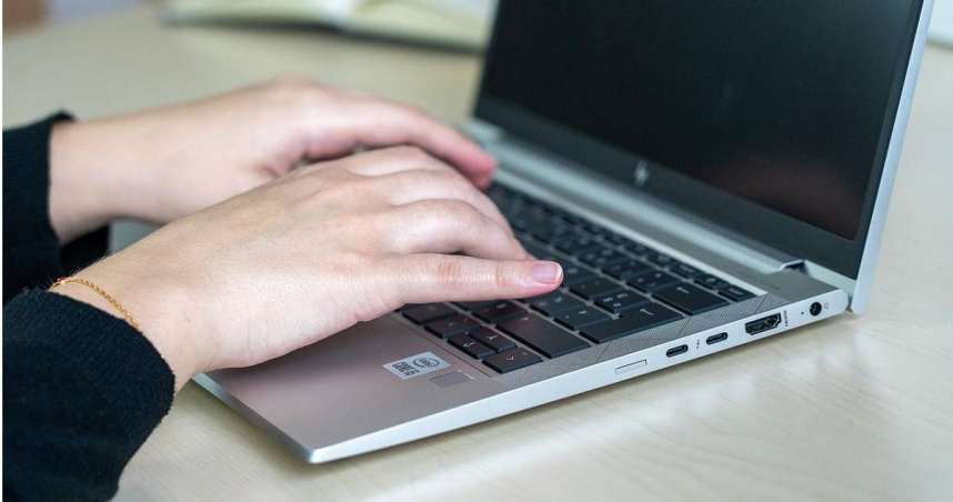 網友對於打字時特別選打｢妳｣字，抱持不同看法。（示意圖／pixabay）