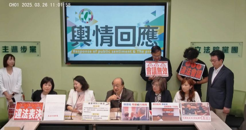 柯建銘表示，徐巧芯根本好好的，「手上一直揉揉揉，然後破皮，我告訴你偽證要關的！」要她趕快去告。（圖／截自民進黨團直播）