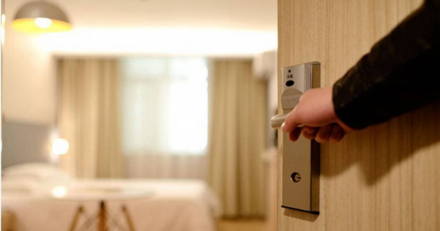 有時候想給另一半驚喜，不料最後都會變成驚嚇。（示意圖／PIXABAY）