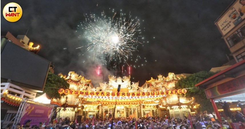 為期9天8夜的鎮瀾宮遶境活動4日晚間正式起駕。（圖／趙世勳攝）