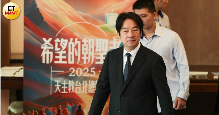 天主教教宗方濟各（Pope Francis）逝世，賴總統日前到天主教台北總主教公署，在方濟各靈前追思。（圖／黃耀徵攝）