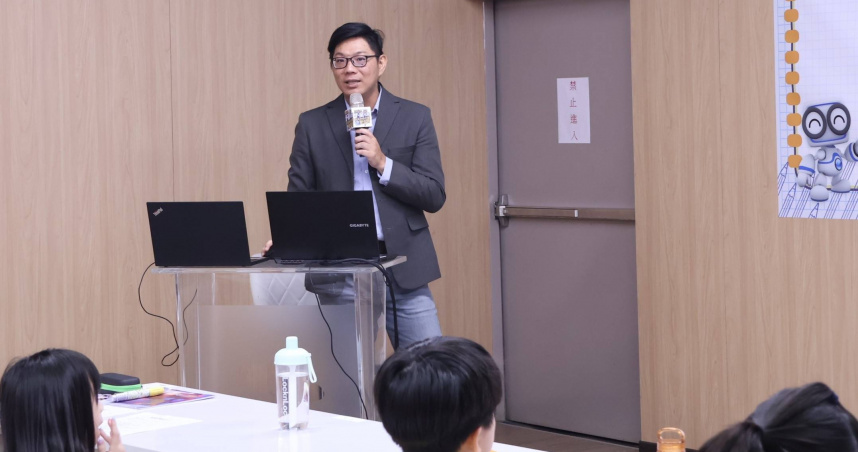 《老Z調查線》主持人周寬展受邀擔任本次夏令營講師。（圖／中天提供）