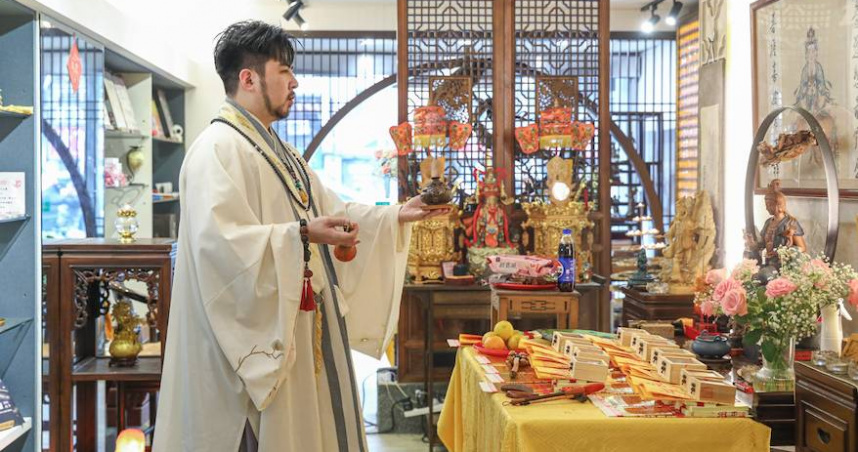 神佛訊息解讀專家阿谷老師指出,5月25日是「天赦日」,是今年上半年最強的轉運時機。(圖/秦芸殿提供)