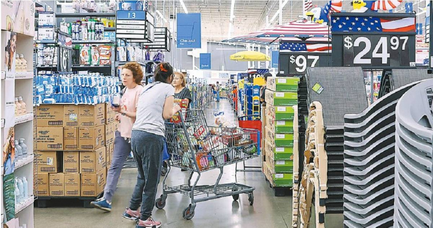 沃爾瑪等美國零售巨頭要求中國及東南亞供應商，分攤50％至66％的關稅成本。（圖／新華社）