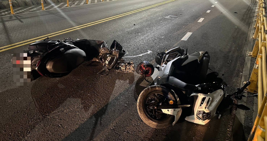 男子自撞關渡橋護欄摔車釀追撞，後方騎士全身傷送醫後無礙。（圖／翻攝畫面）