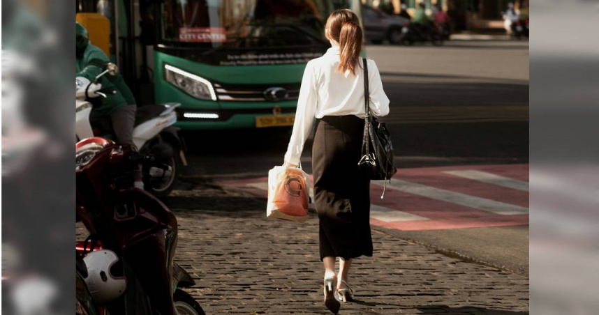 一名女子表示，她考上公務員並入職後，才發現現實和她所想不太一樣。（示意圖／Pexels）