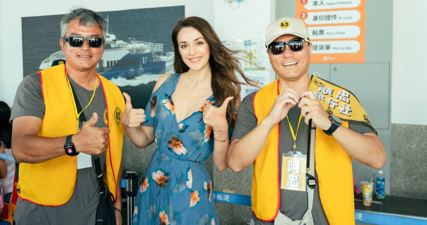 李銘順（左起）、瑞莎及李銘忠和「瑞星體操隊」前往小琉球移地訓練。（圖／公視提供）