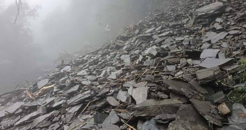 北大武山步道慘遭豪雨摧殘，多處塌陷坍方封山延至年底。（圖／翻攝畫面）