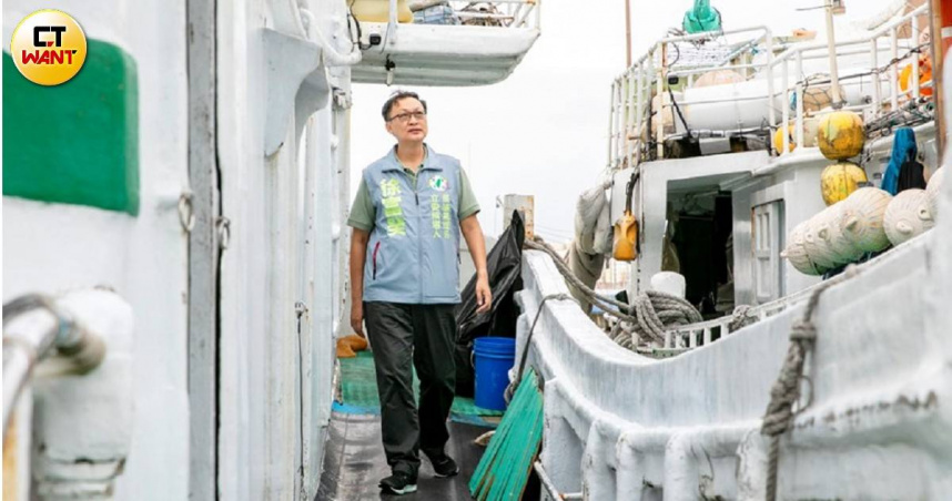 民進黨立委徐富癸（中）選區含括核三廠所在的屏東縣恆春鎮，他對核三廠延役非常不以為然，呼籲民眾23日投下核三續命「不同意」票。（圖／CTWant攝影組）