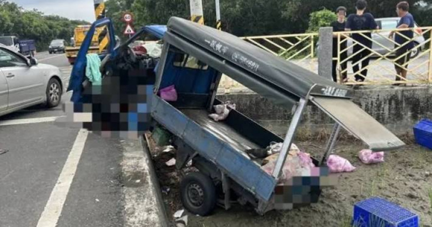 屏東187縣道今發生死亡車禍，小貨車駕駛搶救後宣告不治。（圖／翻攝畫面）