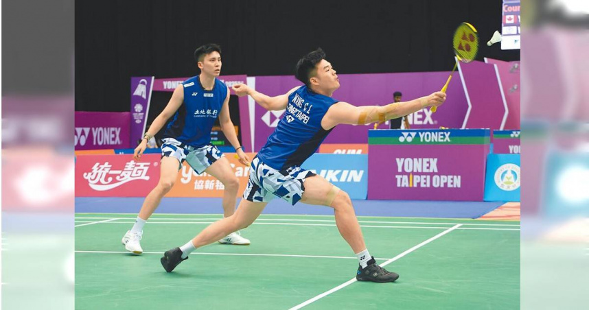 台灣羽球男雙組合王齊麟（前）、邱相榤（後）15日在中國羽球大師賽首輪直落二獲勝。（圖／中華羽協提供）
