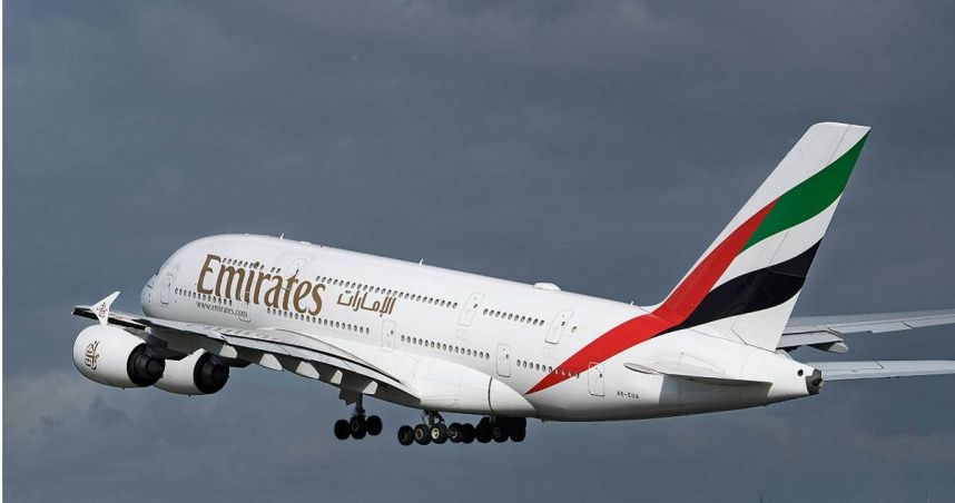 阿聯酋航空自10月1日起，航班上將不再允許使用行動電源為任何個人裝置充電。（示意圖／Pexels）