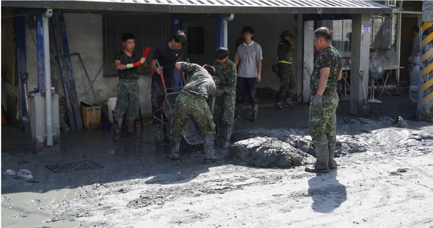 國軍前往救災被網友控嬉鬧。（示意圖／報系資料照）