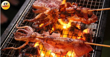 烤肉是許多台灣家戶過中秋節的習俗之一，醫師對此分享5大烤肉守則，讓民眾在享受美食的同時，降低對身體代謝的負擔。（示意圖／CTWANT資料照）